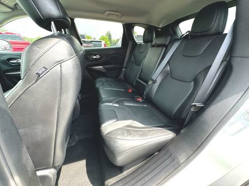 Used 2019 Jeep Cherokee Limited AWD/4WD image 25