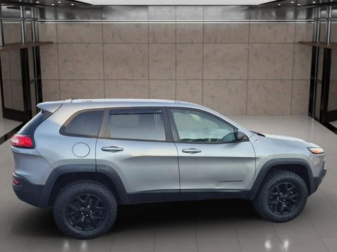 Used 2016 Jeep Cherokee Trailhawk w/ Cold Weather Group image 5