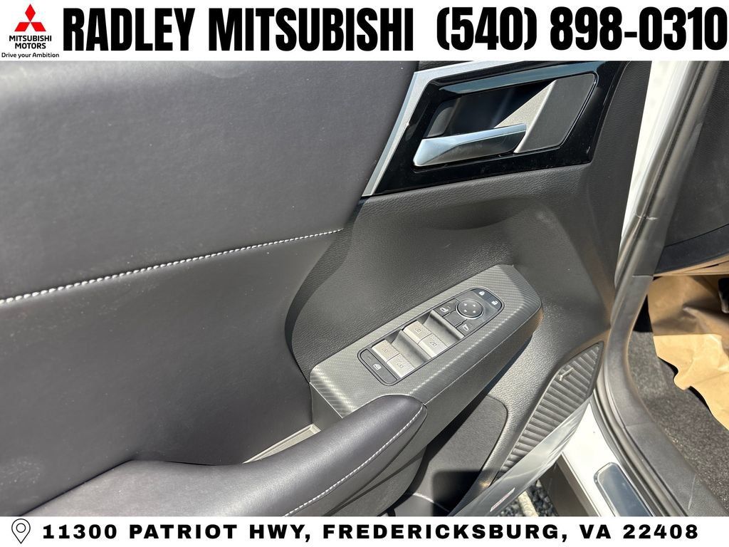 New 2026 Mitsubishi Outlander LE AWD/4WD image 5