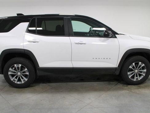 Used 2025 Chevrolet Equinox LT FWD image 11