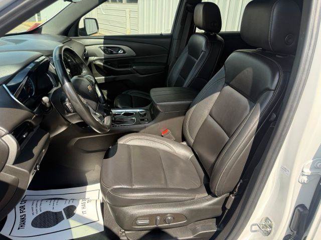 Used 2023 Chevrolet Traverse LT w/ LT Premium Package FWD image 8