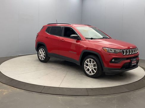 Used 2023 Jeep Compass Latitude AWD/4WD image 7