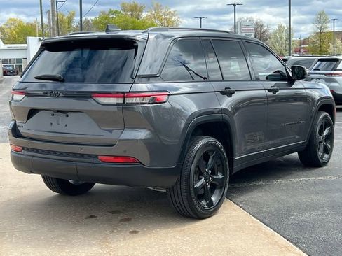 Used 2024 Jeep Grand Cherokee Altitude AWD/4WD image 45