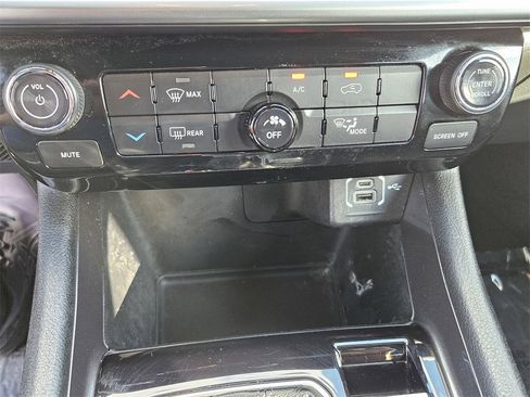 Used 2023 Jeep Compass Sport image 19