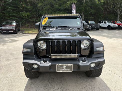 Used 2019 Jeep Wrangler Sport AWD/4WD image 2