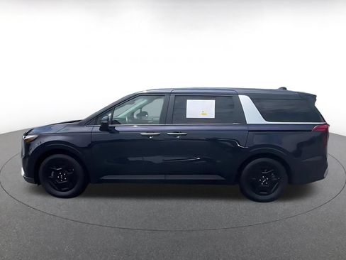 Used 2026 Kia Carnival FWD image 9