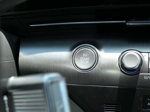 New 2025 Hyundai Kona SEL image 17