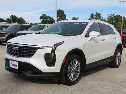 Used 2024 Cadillac XT4 Premium Luxury AWD/4WD image 2