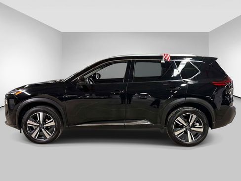 Used 2023 Nissan Rogue SL image 2