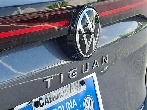 New 2025 Volkswagen Tiguan SE image 23