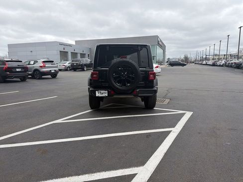 Used 2025 Jeep Wrangler Unlimited Sahara image 3