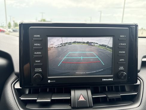 Used 2021 Toyota RAV4 LE AWD/4WD image 17
