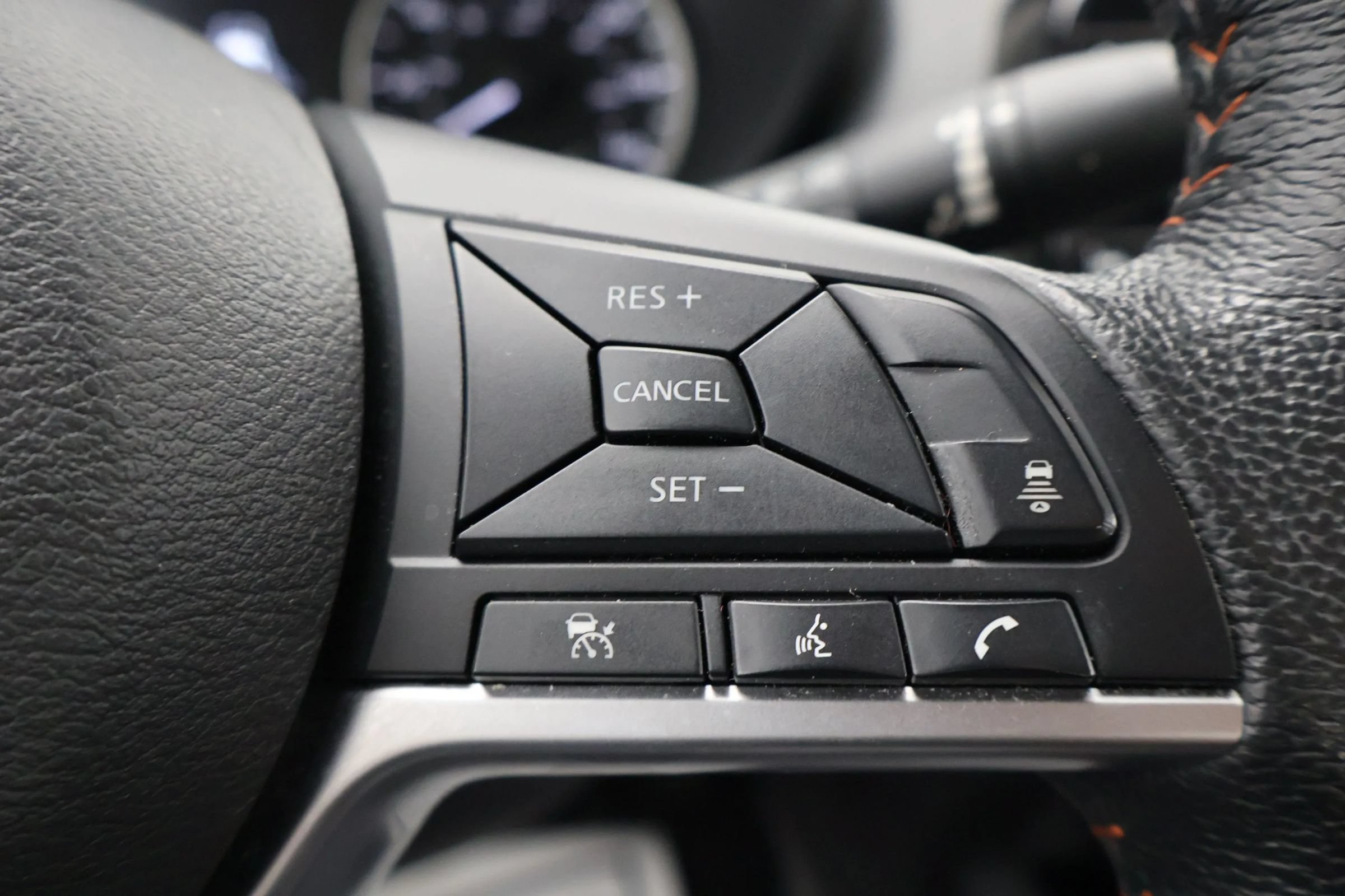 Used 2025 Nissan Versa SR FWD image 18