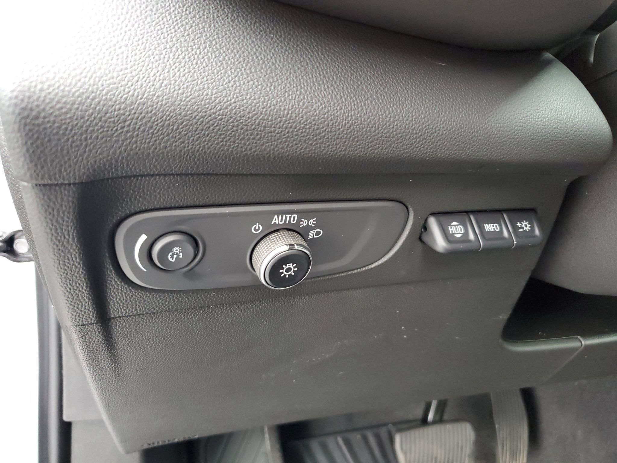 Used 2021 Buick Envision Avenir AWD/4WD image 21