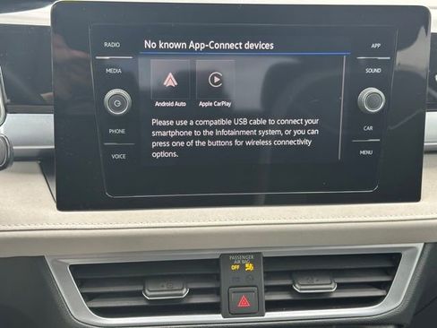 Used 2025 Volkswagen Taos SE image 19