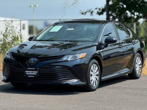 Used 2019 Toyota Camry LE FWD image 3