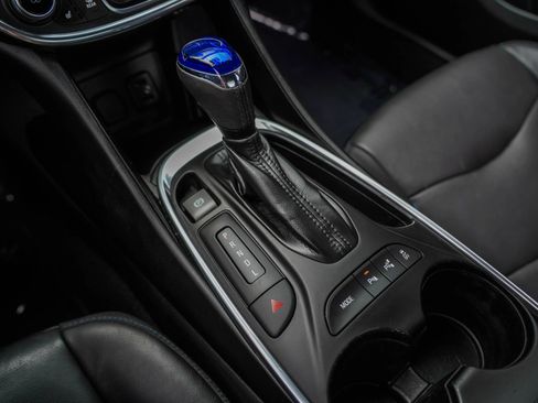 Used 2018 Chevrolet Volt Premier w/ Driver Confidence Package FWD image 22
