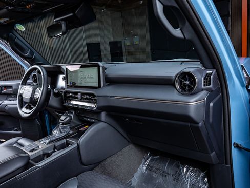 Used 2025 Toyota Land Cruiser image 18