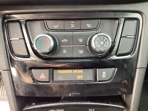 Used 2020 Buick Encore Preferred image 24
