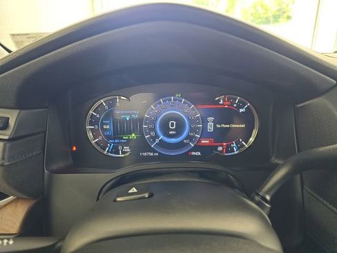 Used 2018 Cadillac Escalade ESV Premium Luxury AWD/4WD image 21