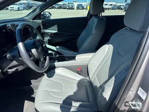 Used 2024 Hyundai Elantra Limited FWD image 9
