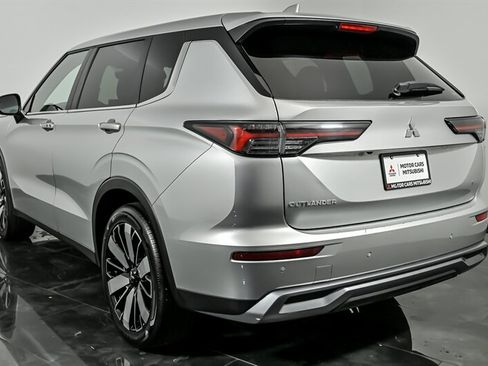 Used 2025 Mitsubishi Outlander AWD image 7