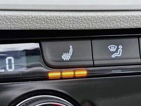 Certified 2023 Volkswagen Jetta SE FWD image 23