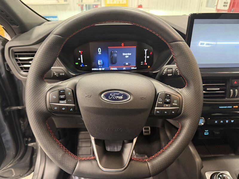 Used 2023 Ford Escape ST-Line w/ Tech Pack #1 FWD image 9