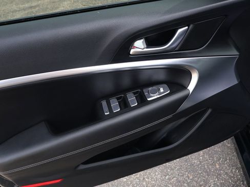 Used 2025 Genesis G70 2.5T RWD image 15