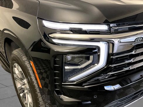 Used 2026 Chevrolet Suburban LT RWD image 27