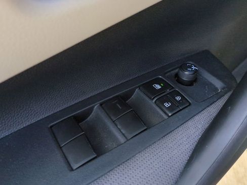 Used 2025 Toyota Corolla LE FWD image 12