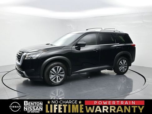 Used 2025 Nissan Pathfinder SL AWD/4WD image 1