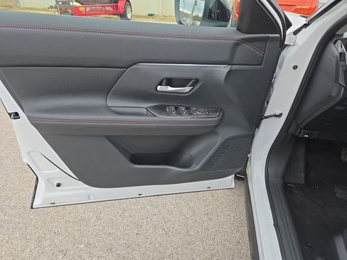 New 2026 Nissan Kicks SR w/ SR Premium Package FWD image 11