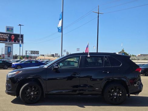 Used 2022 Toyota RAV4 SE w/ Convenience Package AWD/4WD image 4