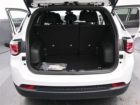 Used 2025 Jeep Compass Sport image 18