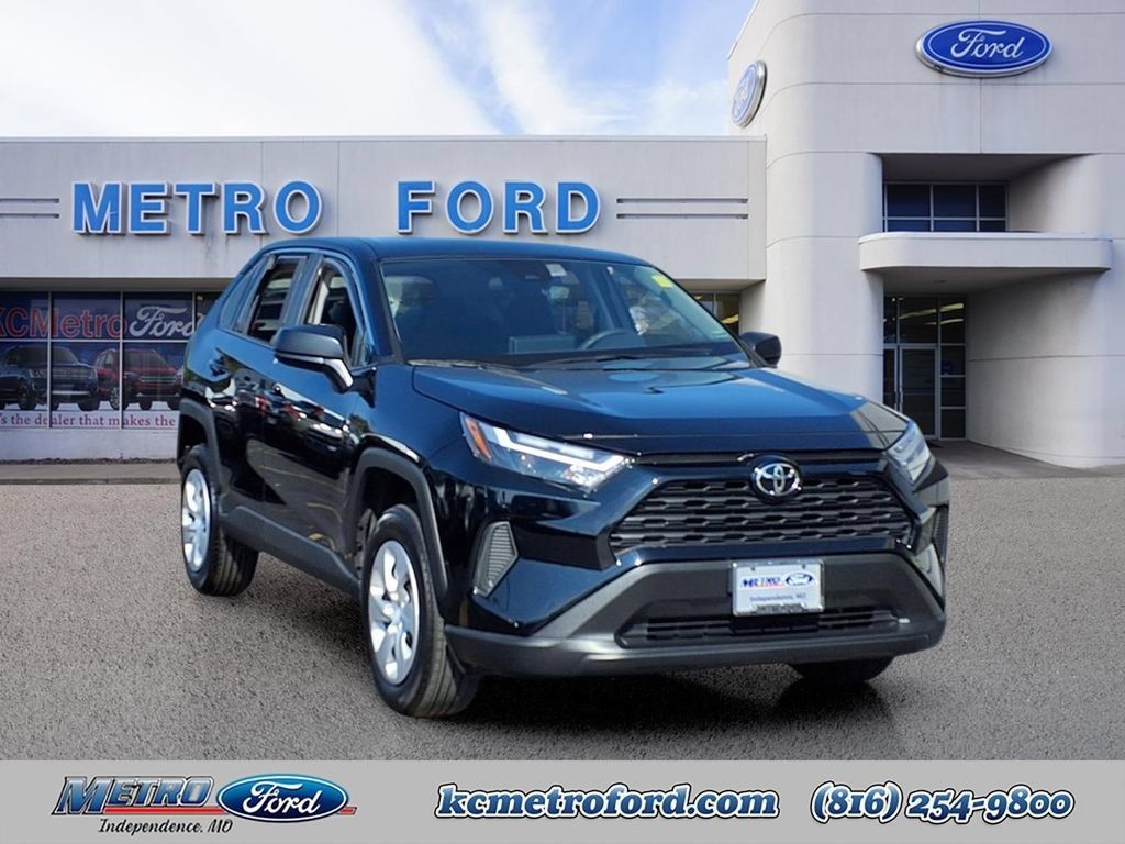 Used 2025 Toyota RAV4 LE AWD/4WD image 1