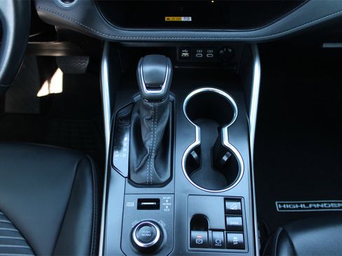 Used 2025 Toyota Highlander XSE image 21