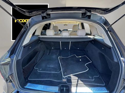 Used 2021 Mercedes-Benz GLC 300 4MATIC w/ Premium Package image 11