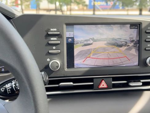 Certified 2025 Hyundai Elantra SE image 27