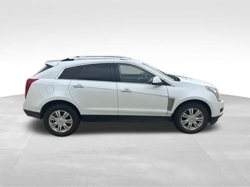 Used 2016 Cadillac SRX Luxury FWD image 2