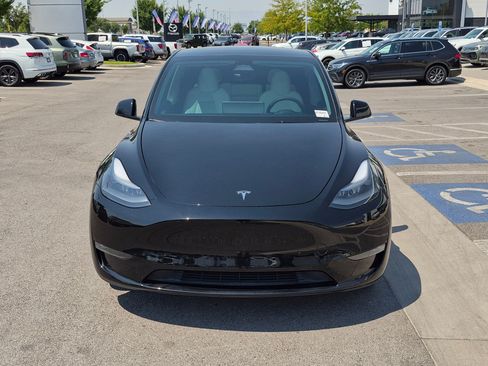 Used 2024 Tesla Model Y Long Range AWD/4WD image 12