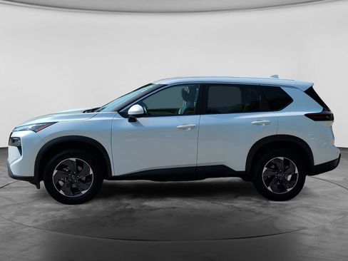 Used 2025 Nissan Rogue SV AWD/4WD image 4
