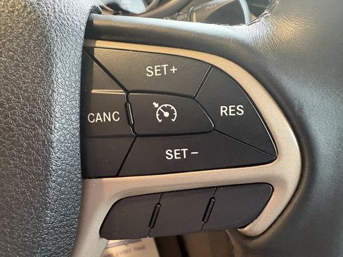 Used 2014 Jeep Cherokee Latitude AWD/4WD image 12