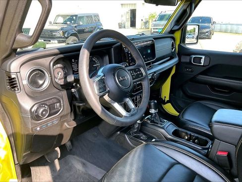 Used 2024 Jeep Wrangler Unlimited Sahara AWD/4WD image 8