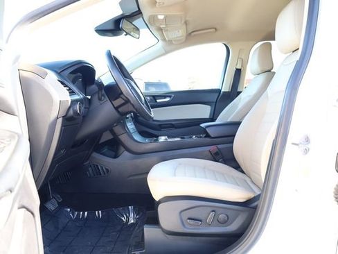 Used 2020 Ford Edge SE image 12