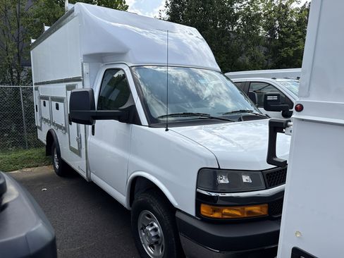New 2024 Chevrolet Express 3500 w/ Power Convenience Package image 2