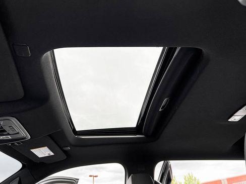 Used 2025 GMC Sierra 1500 AT4 w/ AT4 Preferred Package image 6