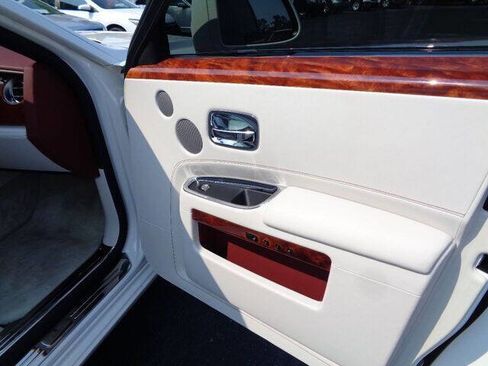 Used 2017 Rolls-Royce Ghost image 20