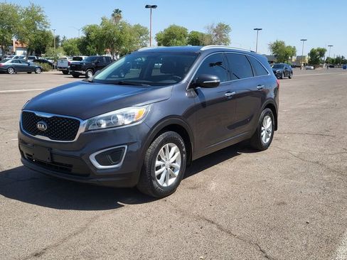 Used 2018 Kia Sorento FWD image 4