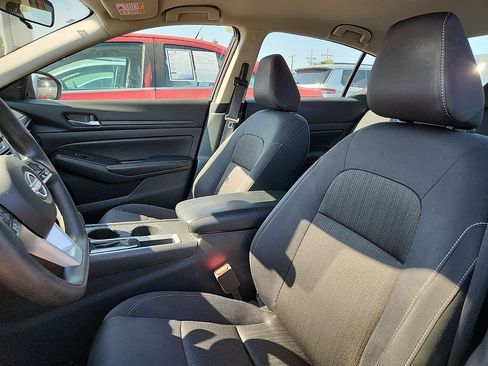Used 2025 Nissan Altima 2.5 SV FWD image 10